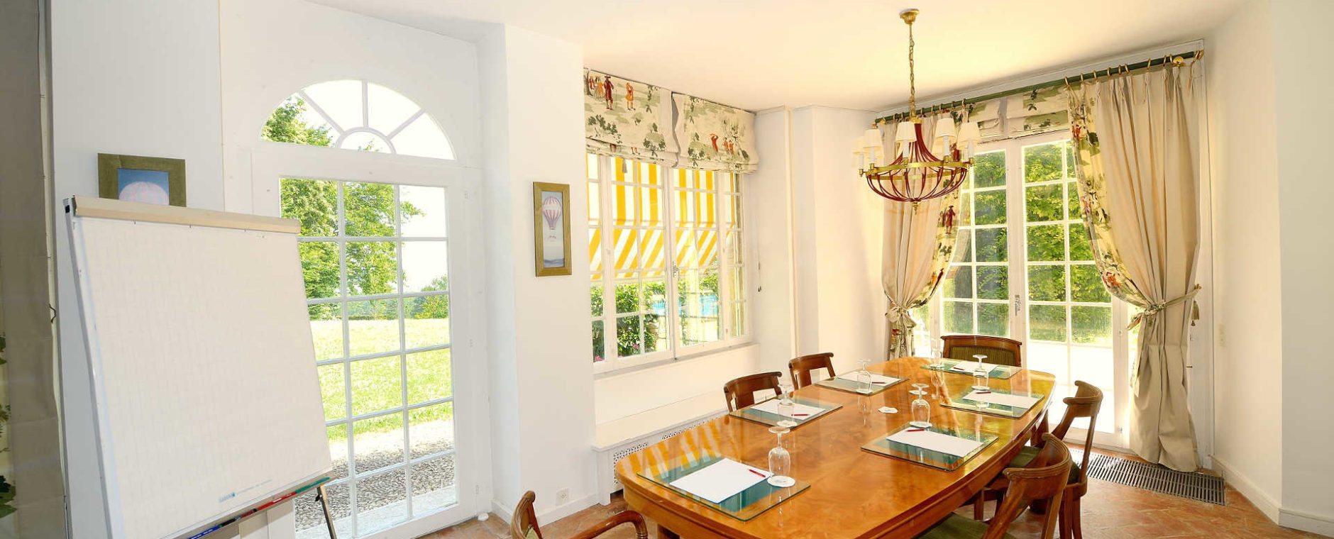 Petit salon set up meeting espace de travail Bonmont