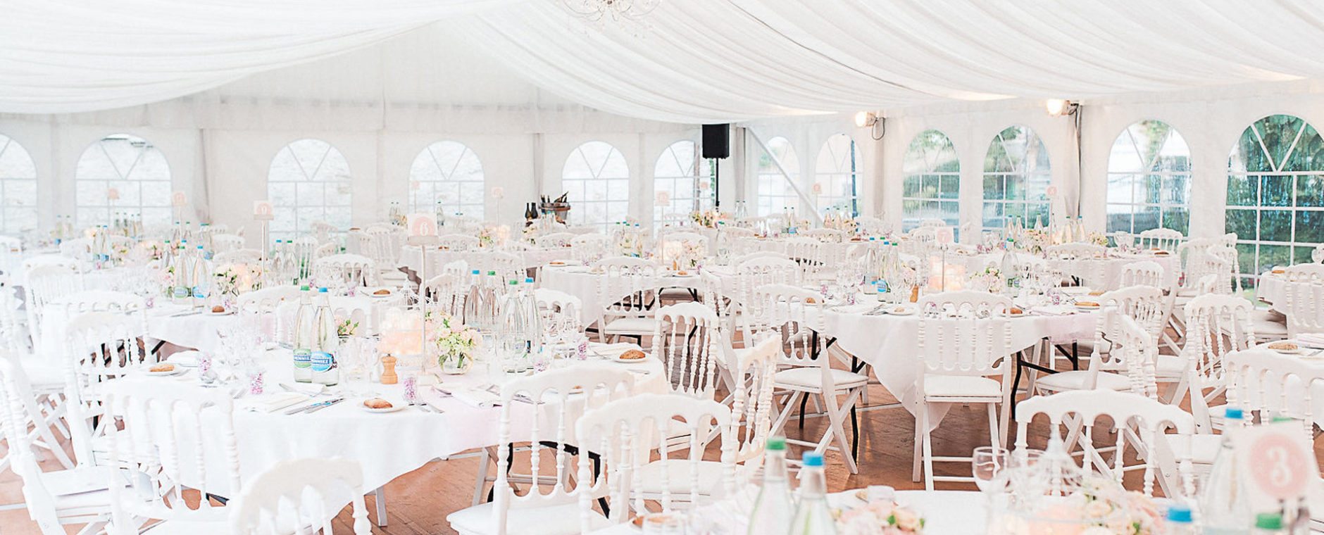mariage château de Bonmont sous tente