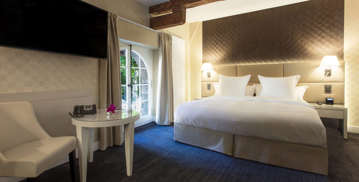 photo chambre standard hotel château de Bonmont