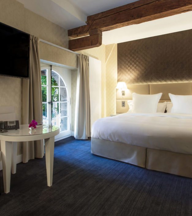 photo chambre standard hotel château de Bonmont