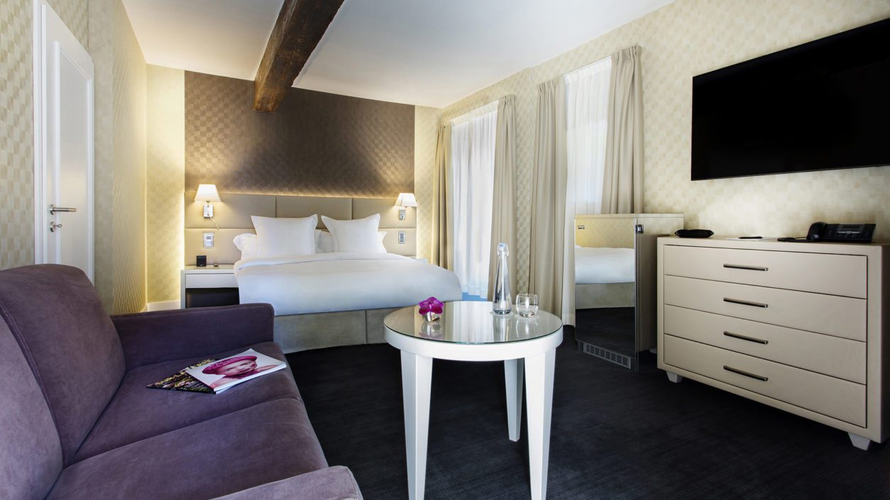 photo chambre supérieur château de Bonmont