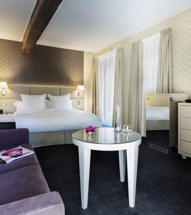 photo chambre supérieur château de Bonmont