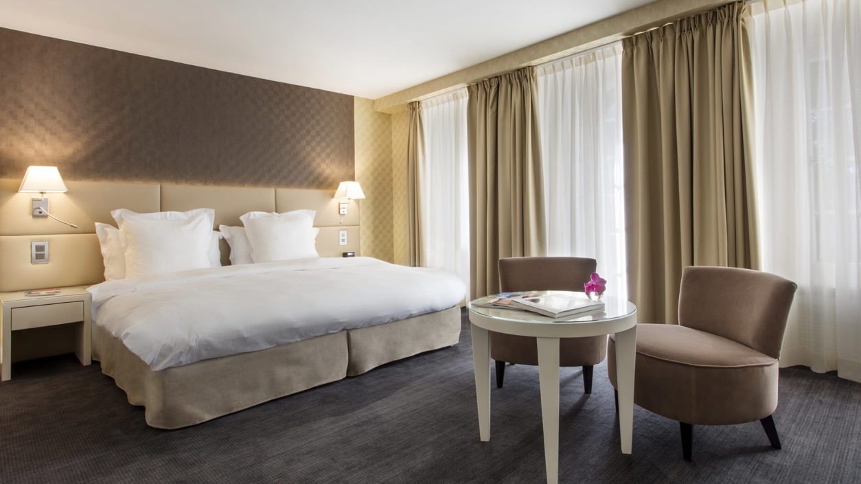 photo chambre supérieure château de Bonmont