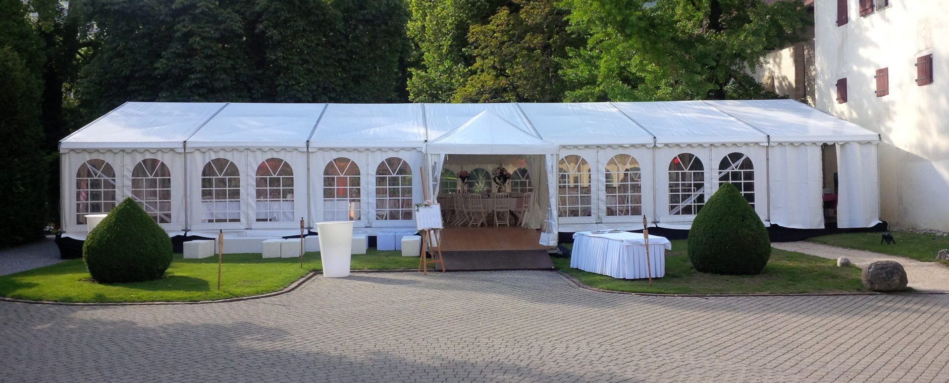 mariage à Bonmont set up tente