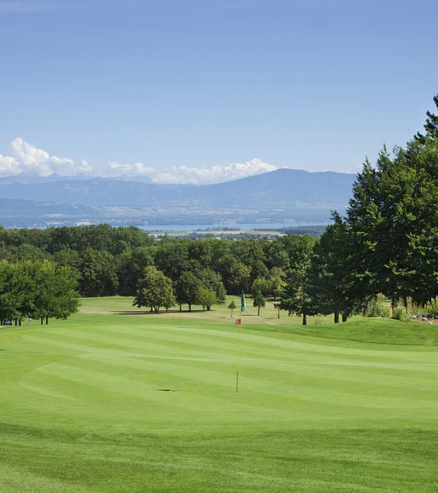 vue dégagée practice golf château de Bonmont