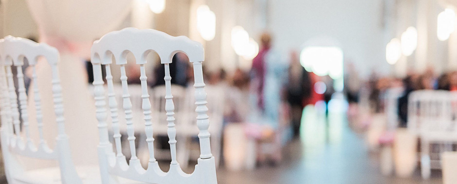 detail chaise blanche cérémonie mariage Bonmont