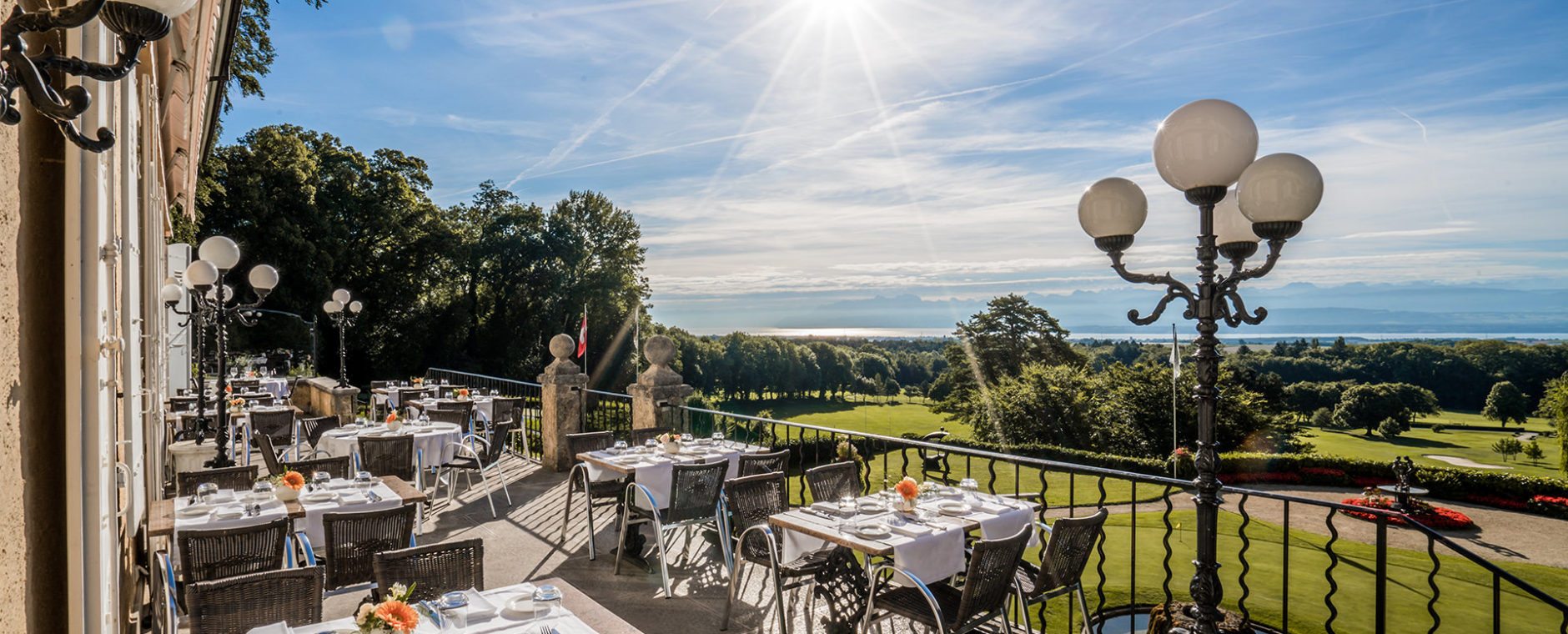 Terrasse extérieure Cercle restaurant Bonmont
