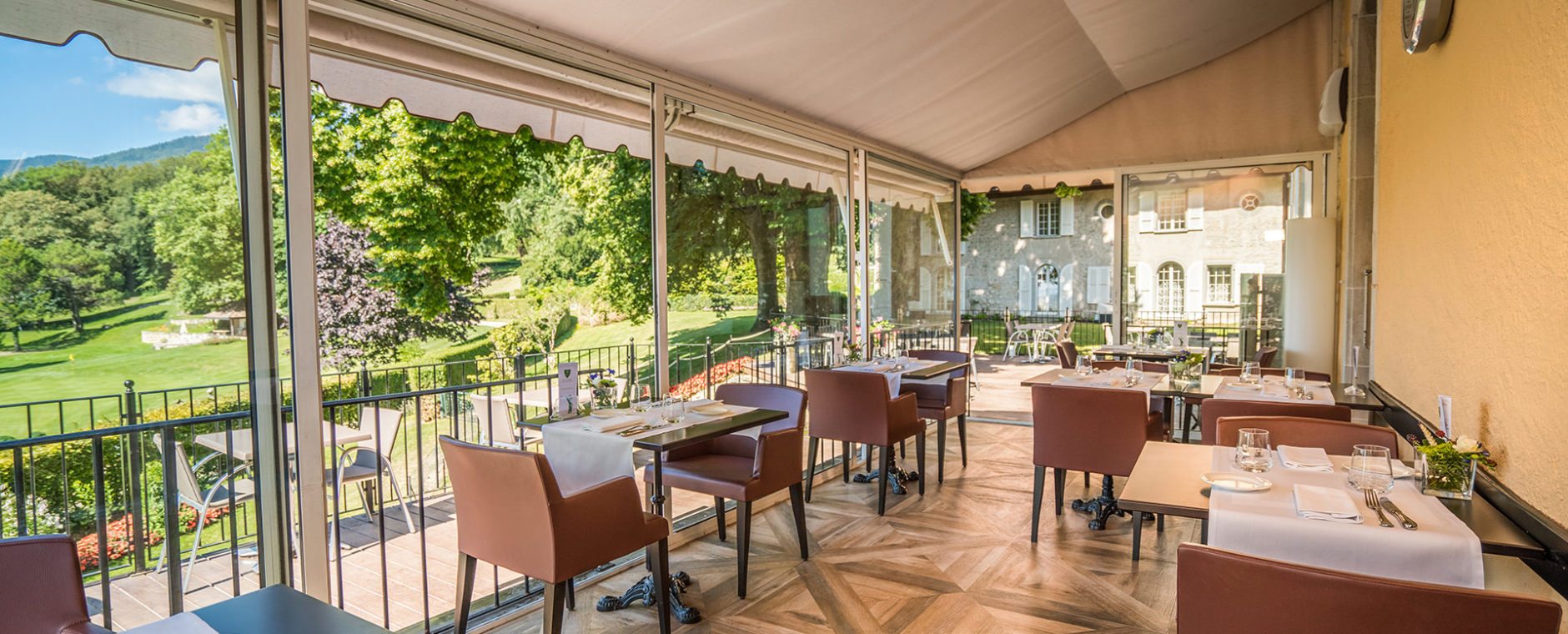 véranda château de Bonmont restaurant