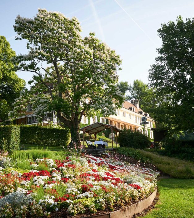 jardin fleuri printemps Bonmont