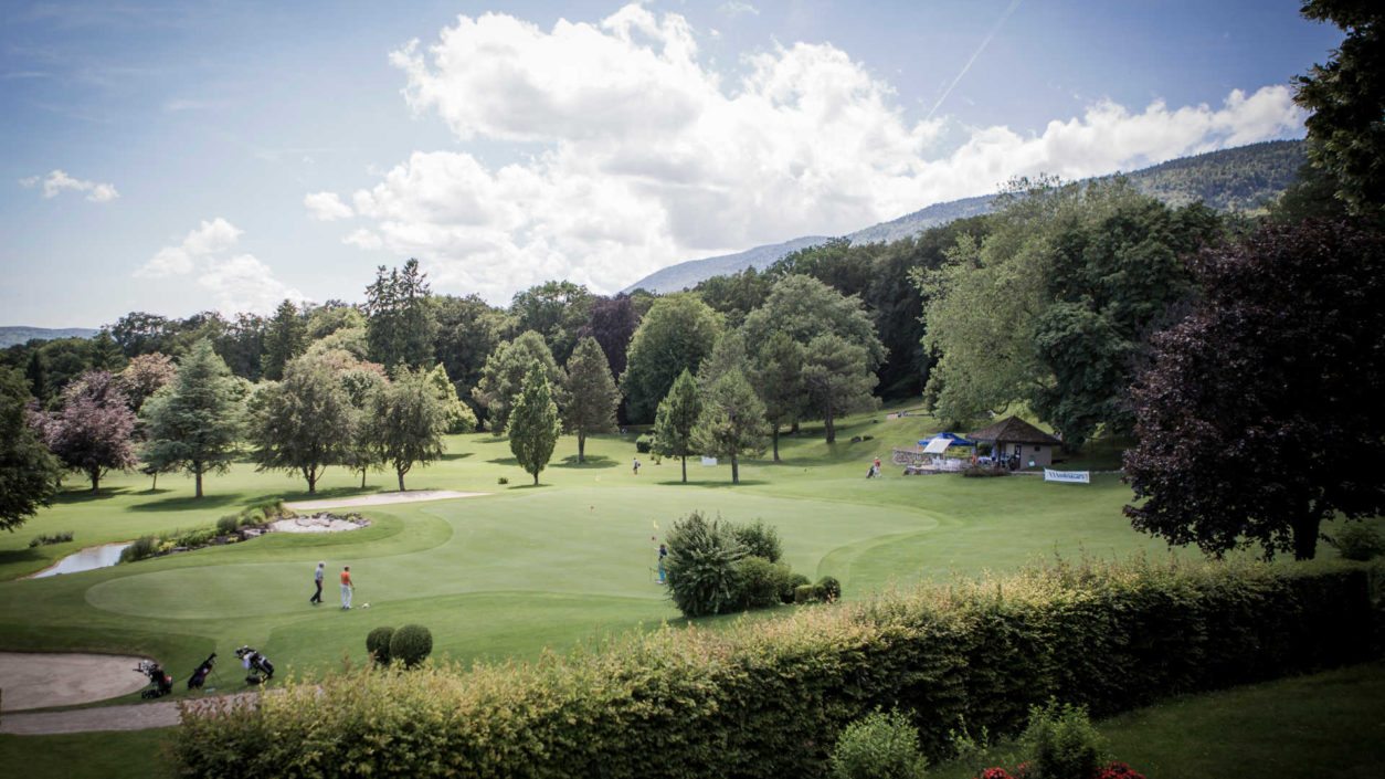 joueurs de golf domaine château de Bonmont