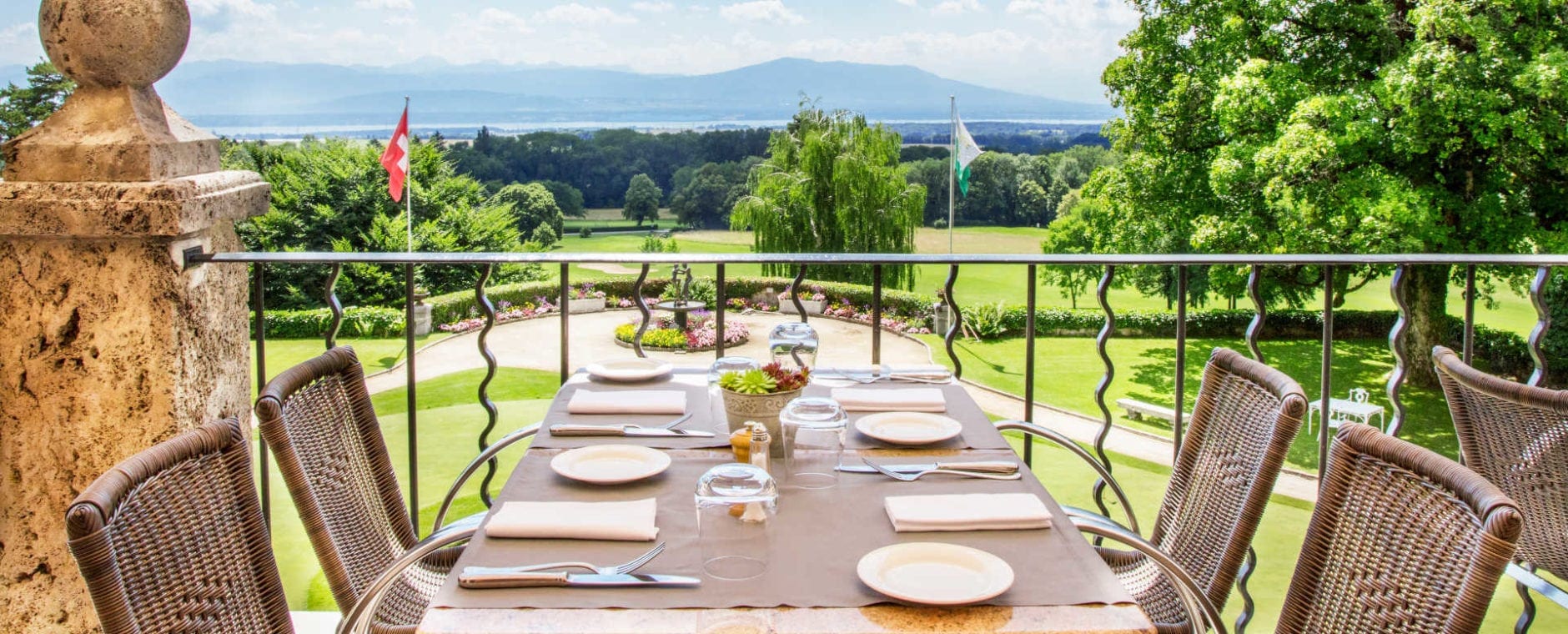 Terrasse extérieure Cercle restaurant vue parcours Golf & Country Club de Bonmont