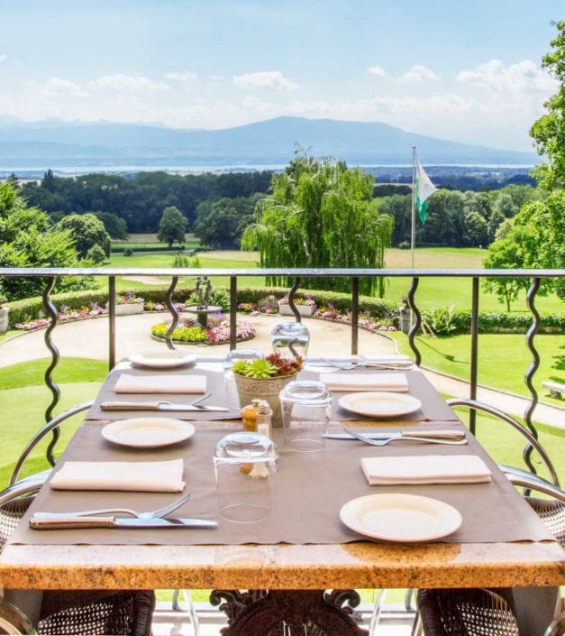 Terrasse extérieure Cercle restaurant vue parcours Golf & Country Club de Bonmont