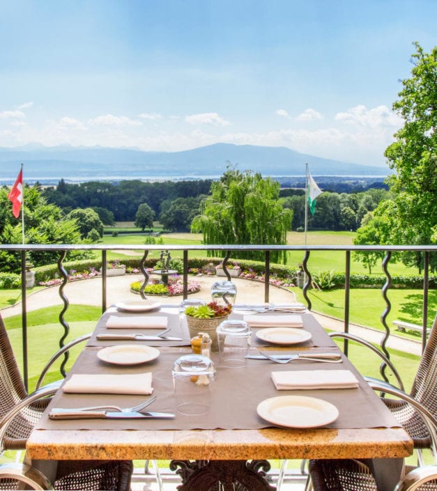 Photo terrasse été vue Mont Blanc restaurant Bonmont